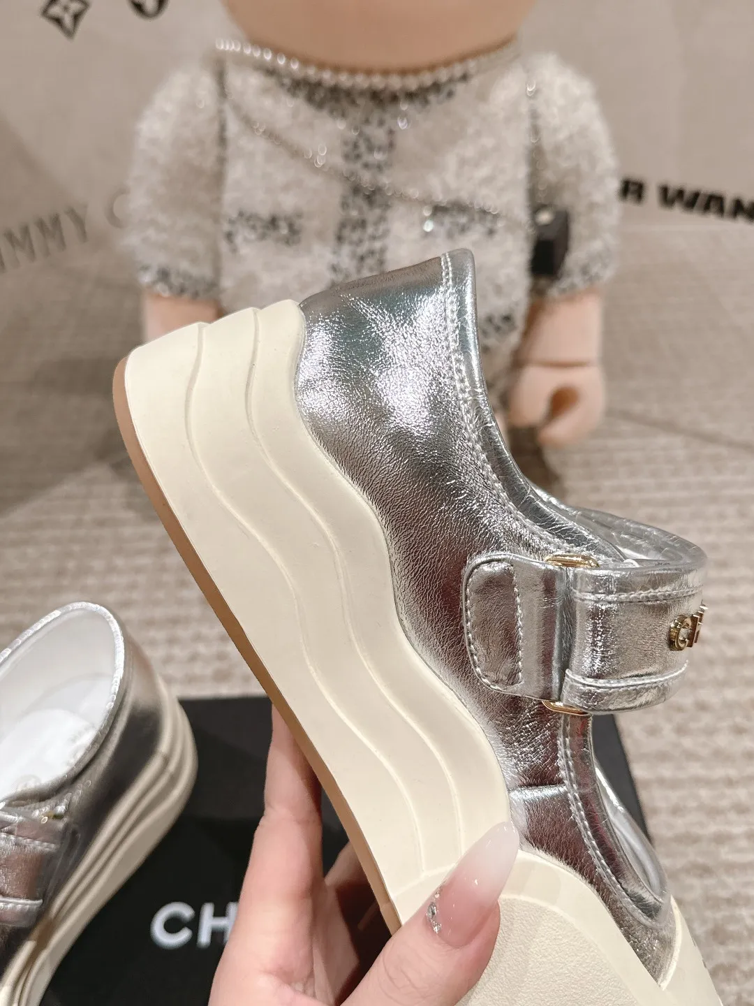 👟👟Ex-factory price 600👟👟 Chanel 25k new counter shoes, ceiling top quality [proud] This shoe is really a lucky star for small people, thick sole 5cm, more refined, rhombus, slim legs, the key is very comfortable upper foot: imported cowhide, lining: leather lining, outsole: genuine molded TPU outsole ~ 5cm heel height Size: 35-40 (41 made to order, non-refundable)